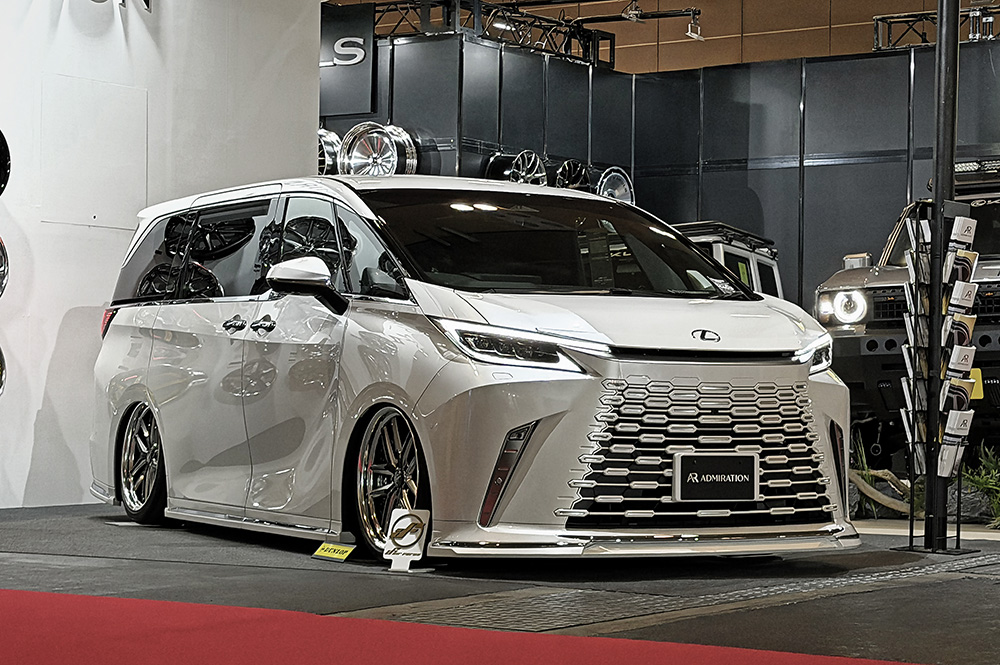 大阪オートメッセ2026 クール＆アドミレイションブース LEXUS LM