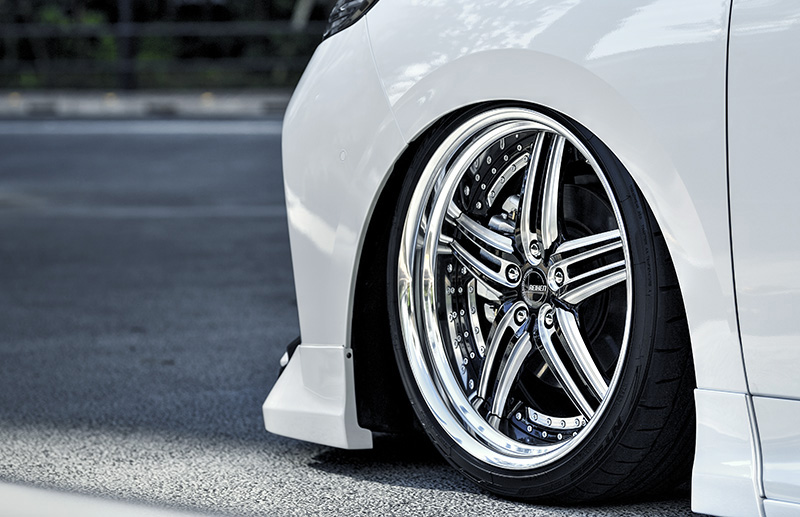 ４０アルファード 大口径ホイール２１インチ カスタム