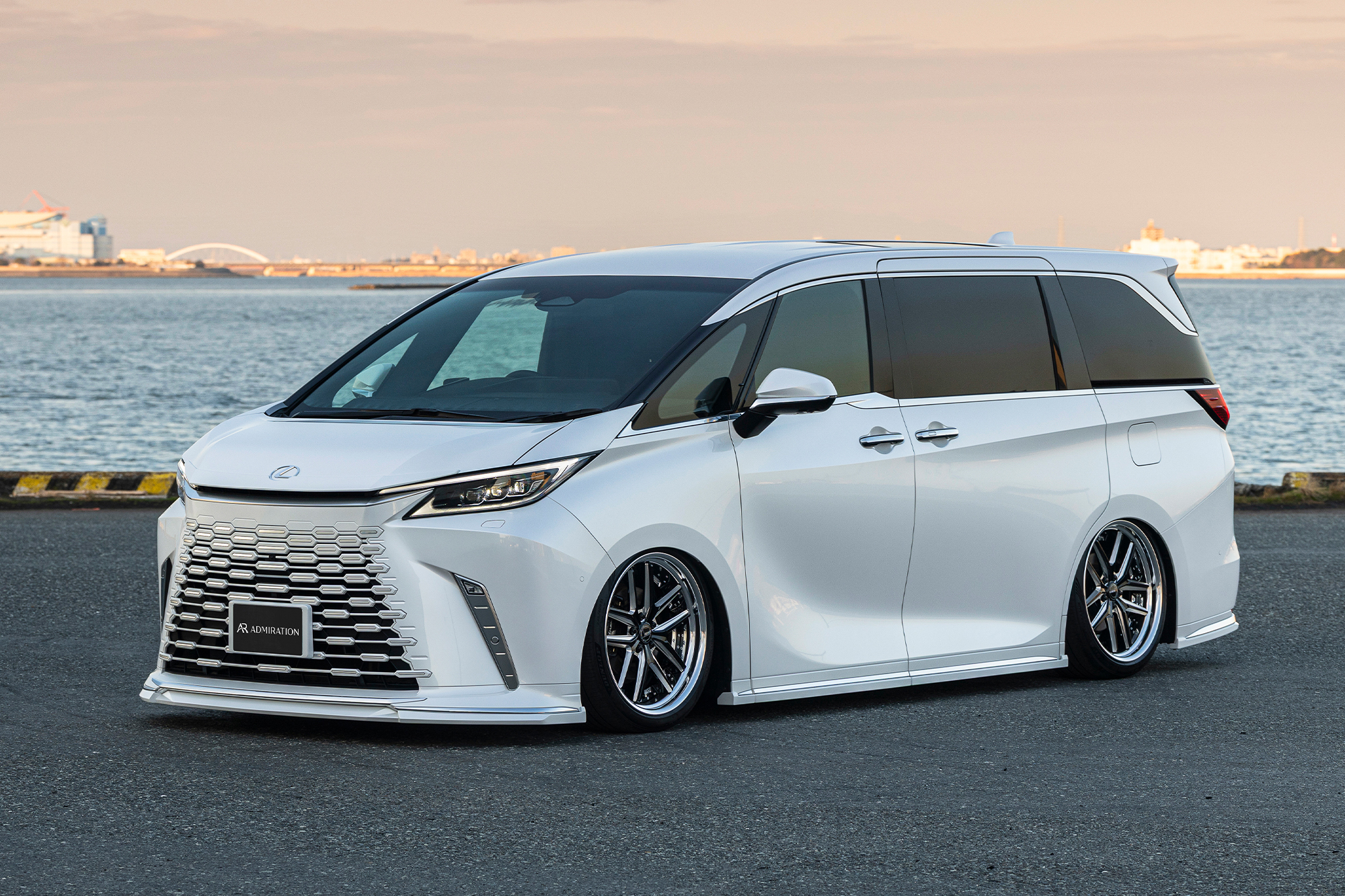 lLEXUS LM エアロパーツ カスタム